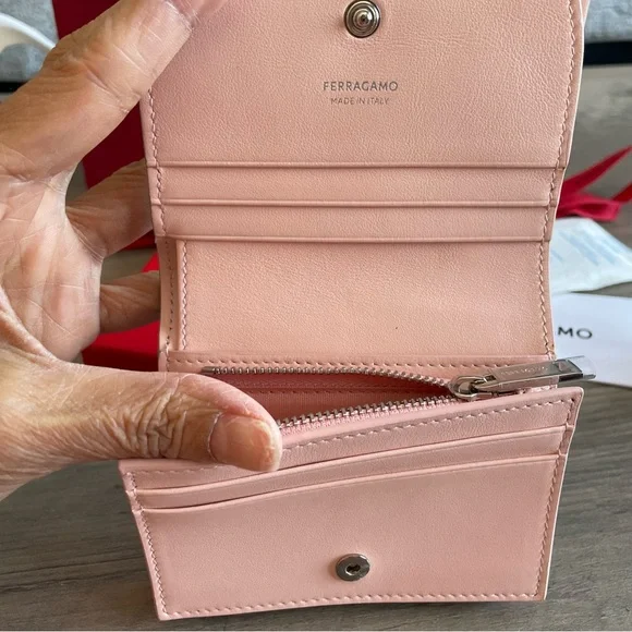 Salvatore Ferragamo new wallet in a Gift Box - Picture 6 of 7